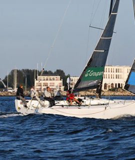 Schnuppersegeln Segelschule für alle Altersklassen in Rostock Warnemünde Ostsee mit Sailing Deluxe